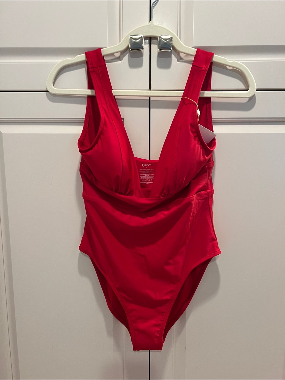 Quince Red woman’s One-Piece Swimsuit with V-Neck 🆕 Small